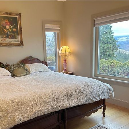 Under The Tree - Bed & Breakfast Kelowna Eksteriør bilde