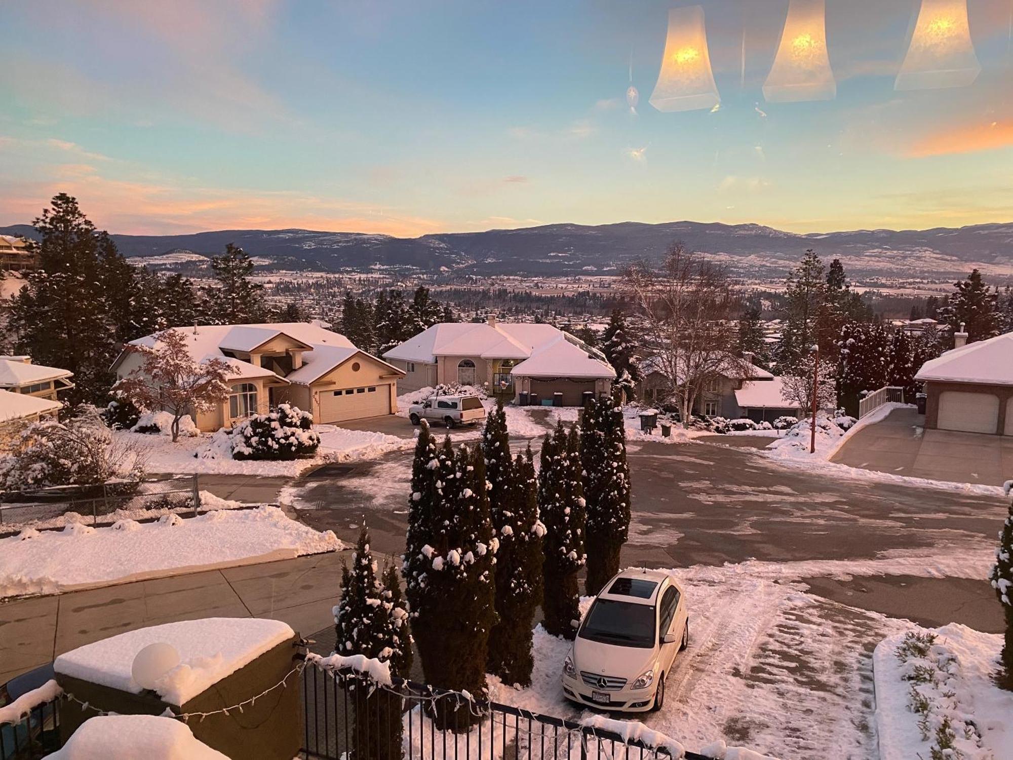 Under The Tree - Bed & Breakfast Kelowna Eksteriør bilde