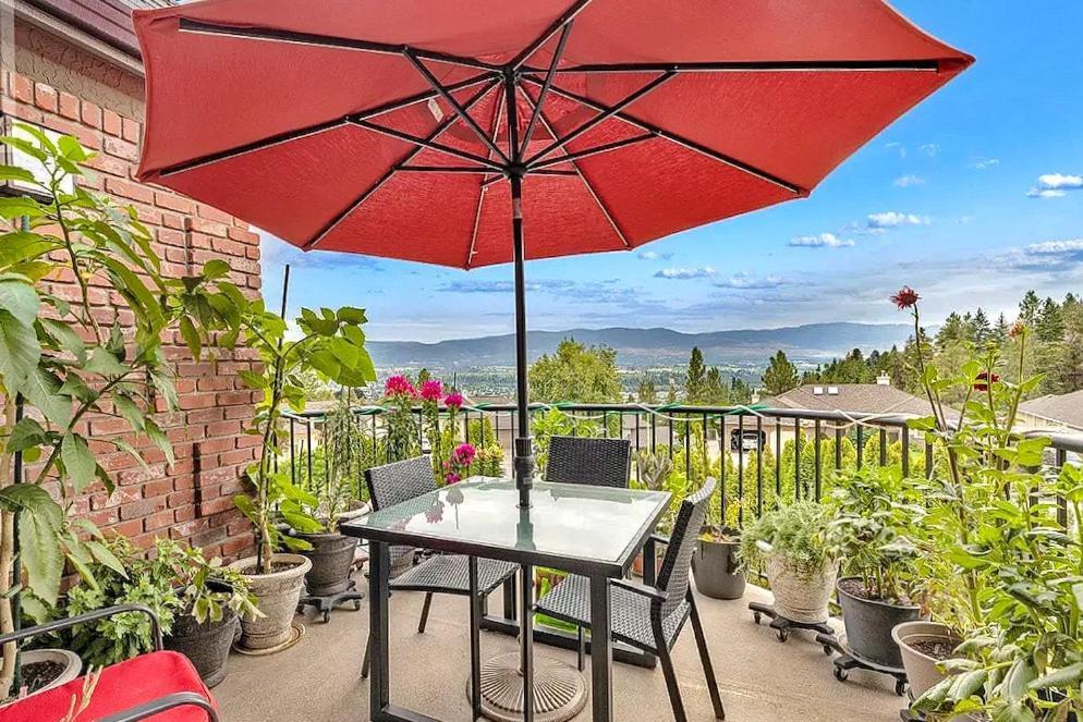 Under The Tree - Bed & Breakfast Kelowna Eksteriør bilde